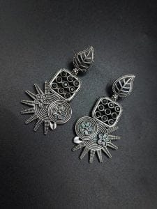 Silver Replica Earrings - Trendy Silver Look aLike Dangler Earring - Color: "Black"