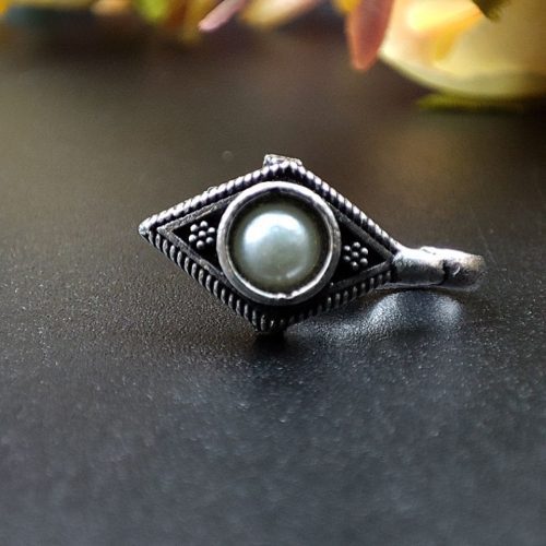 Elegant oxidised stone nosepin with press design for girls