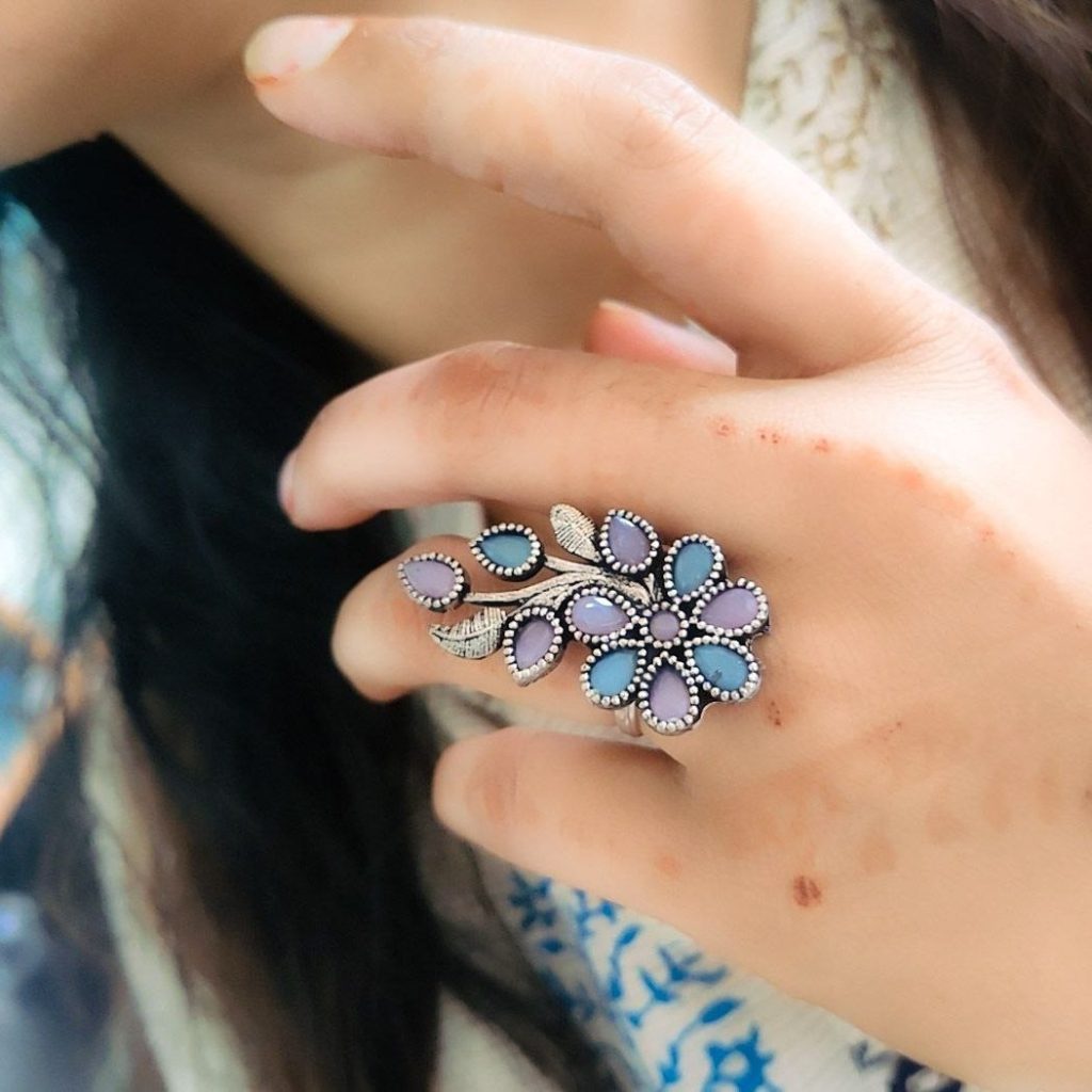 Nature's Inspiration: Oxidised Silver Plated Rings with Floral Motifs