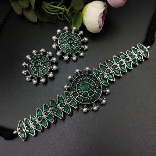 Handcrafted oxidized stone jewelry set with choker design - Image 3