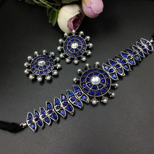 Handcrafted oxidized stone jewelry set with choker design - Image 2