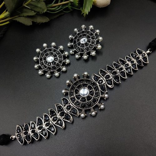 Handcrafted oxidized stone jewelry set with choker design - Image 4
