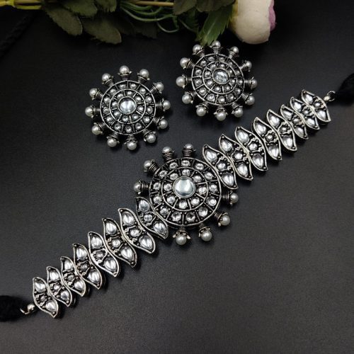 Handcrafted oxidized stone jewelry set with choker design - Image 6