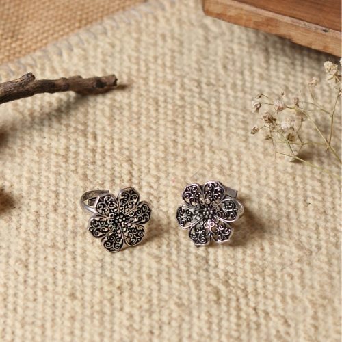 Designer Filigree Art Flower Oxidised Toe Rings for Vintage Look - Image 3