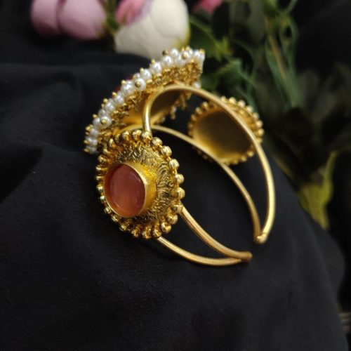 Gold Plated Monalisa Stone Round Shape With Pearl Work - Image 9
