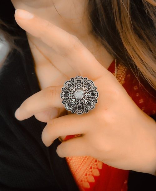 Antique Floral Silver Plated Round Oxidised Stone Work Rings - Image 4