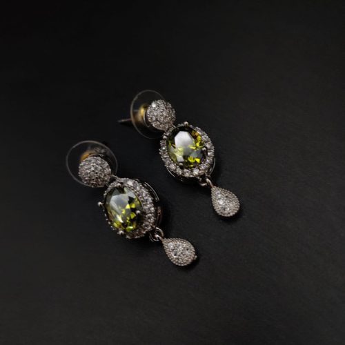 Sparkling bridal necklace set with American diamonds - Image 2