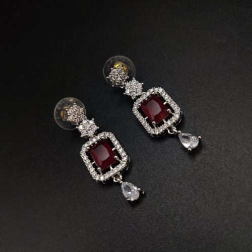 Exquisite bridal necklace set with American diamonds and pearls - Image 3