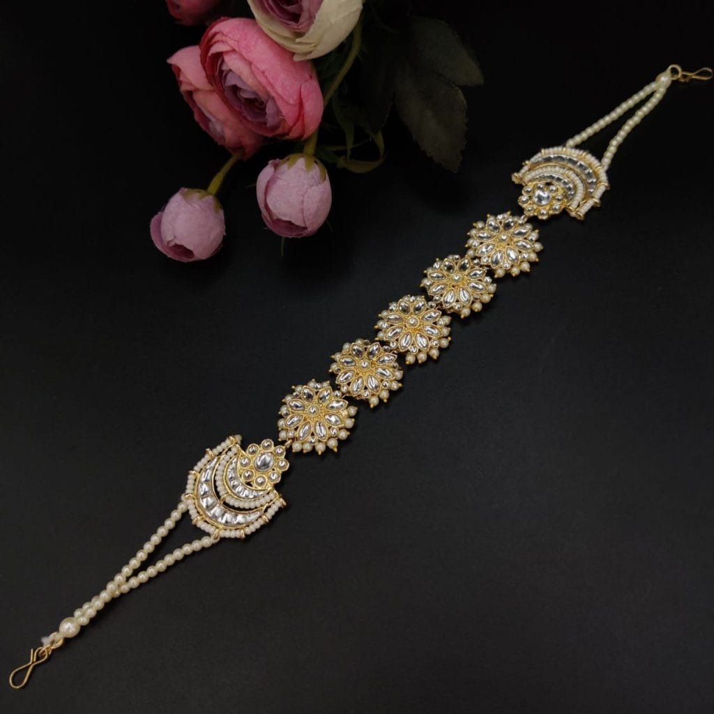Secure and adjustable chain ensures a perfect fit for the gold plated Shish Patti