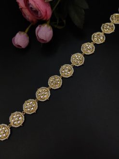 Secure and adjustable chain ensures a perfect fit for the gold plated Shish Patti
