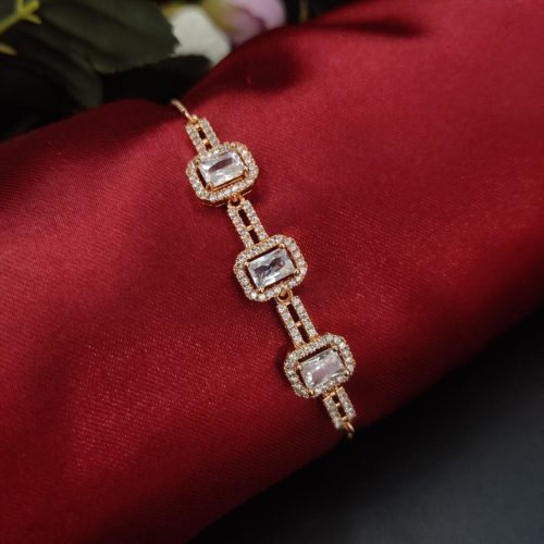 Chic rose gold cubic zirconia bracelet with adjustable length