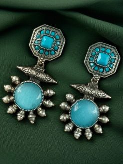 Silver replica earrings with Monalisa stone and pearl work