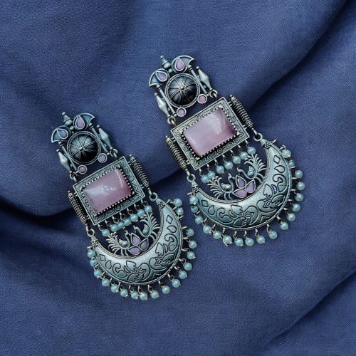 Elegant oxidized silver Monalisa stone earrings with pearl beads, featuring vintage-inspired handcrafted detailing.