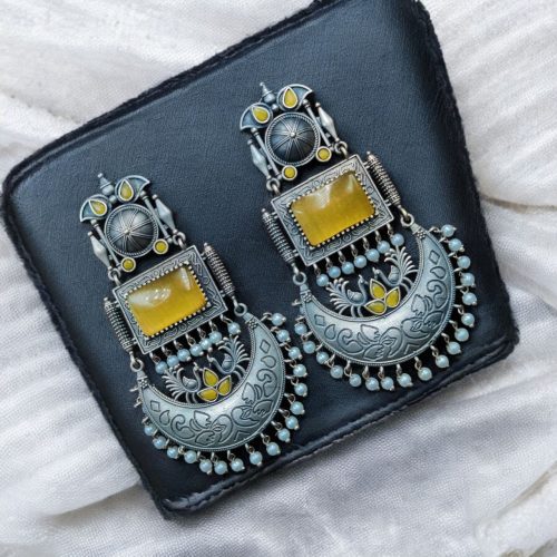 Elegant oxidized silver Monalisa stone earrings with pearl beads, featuring vintage-inspired handcrafted detailing.