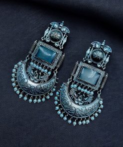 Elegant oxidized silver Monalisa stone earrings with pearl beads, featuring vintage-inspired handcrafted detailing.
