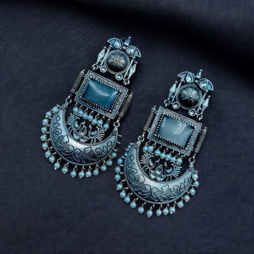 Elegant oxidized silver Monalisa stone earrings with pearl beads, featuring vintage-inspired handcrafted detailing.