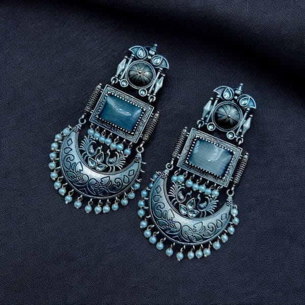 Elegant oxidized silver Monalisa stone earrings with pearl beads, featuring vintage-inspired handcrafted detailing.