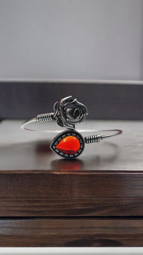 Oxidised Silver Look Like Flower Bracelet with Monalisa Stone Work