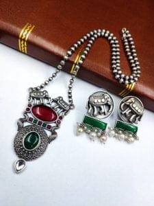 Elephant Chain Pendant Set with Monalisa Stone - Unique Handcrafted Jewelry - Color: "Red-Green"