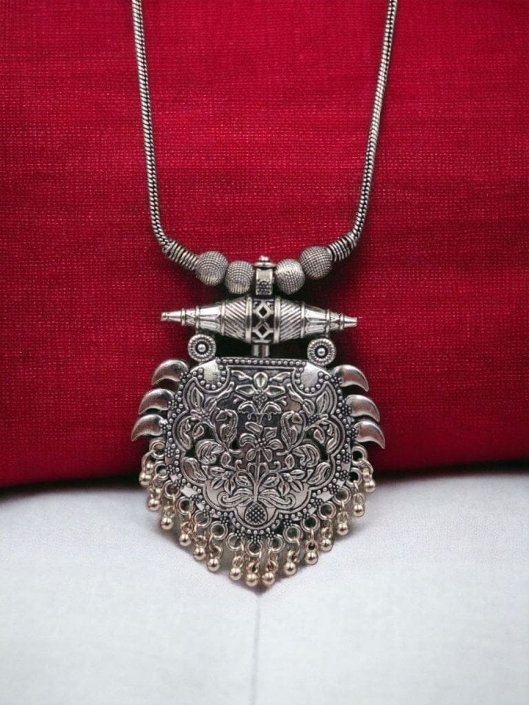 Classic Trendy Pandent Chain