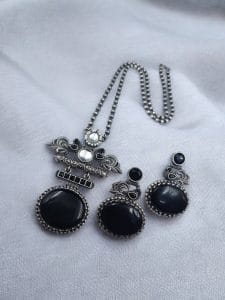 Silver Replica Pendant Set | Unique Peacock Design Monalisa Stone Necklace - Color: "Black"