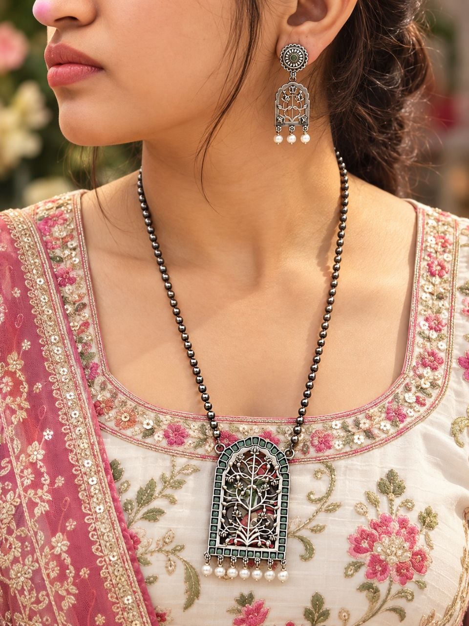 Antique Floral Art Pendant Set | Silver Replica Necklace With Matching Earrings 1 Antique Floral Art Pendant Set featuring a silver replica necklace with intricate floral design and matching earrings.