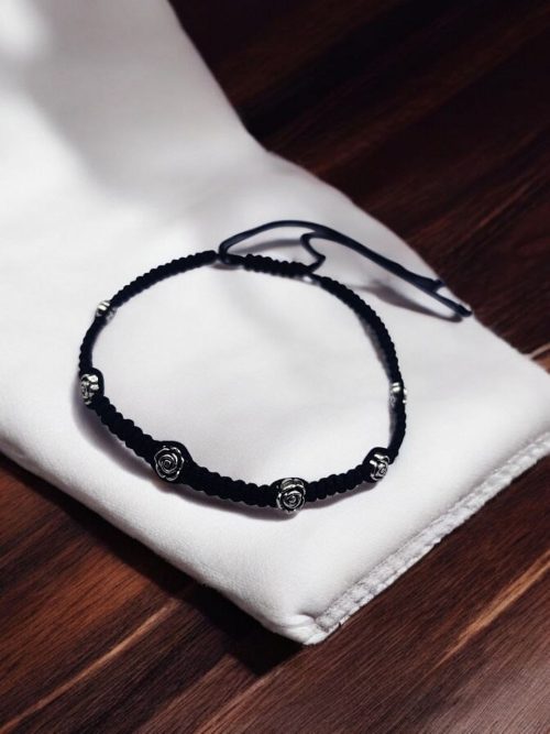 Thread anklet with flower design, perfect for daily wear and casual elegance