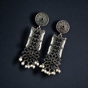 Elegant Brass Stud Earrings with Stunning Stone Detailing for All Occasions - color: "Black"