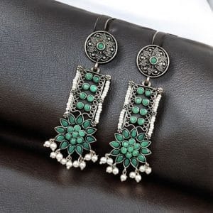 Elegant Brass Stud Earrings with Stunning Stone Detailing for All Occasions - color: "Mint"