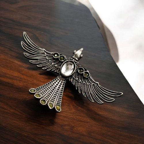 Brass bird ring with sparkling stones, featuring an elegant and intricate design perfect for any occasion.