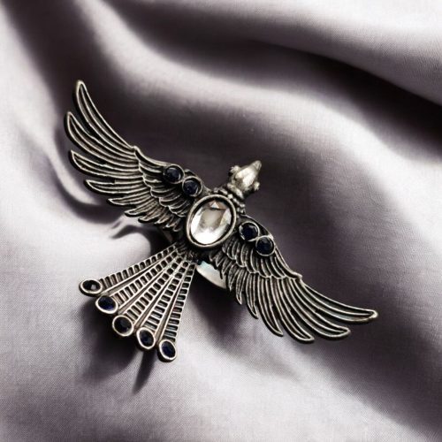 Brass bird ring with sparkling stones, featuring an elegant and intricate design perfect for any occasion.