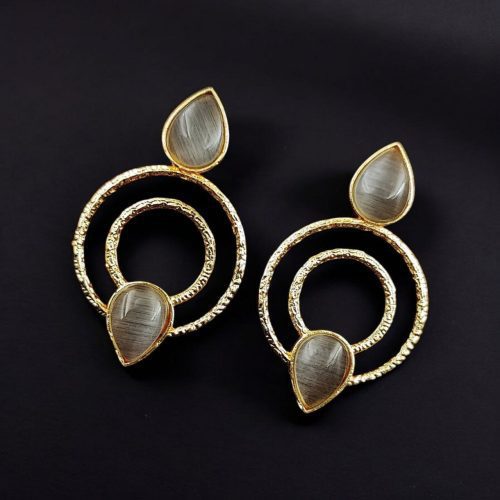 Beautiful gold-plated stud earrings featuring radiant Monalisa stones, perfect for any occasion.