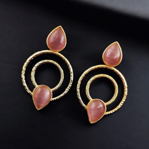 Beautiful gold-plated stud earrings featuring radiant Monalisa stones, perfect for any occasion.