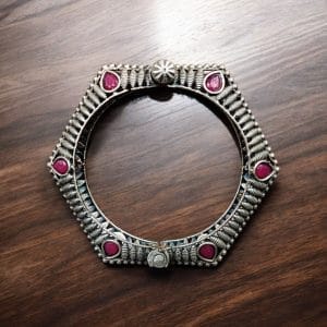 Perfectly Crafted Brass Stone Kada Bracelet – Best Elegant and Openable Design - Color: "Red"