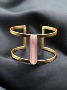 Gold-Plated Adjustable Bracelet with Monalisa Stone – The Perfect Accessory - color: "Babypink"