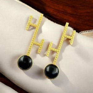 Goldplated Monalisa Stone Stud Earrings – Perfect Contemporary Jewelry - color: "Black"