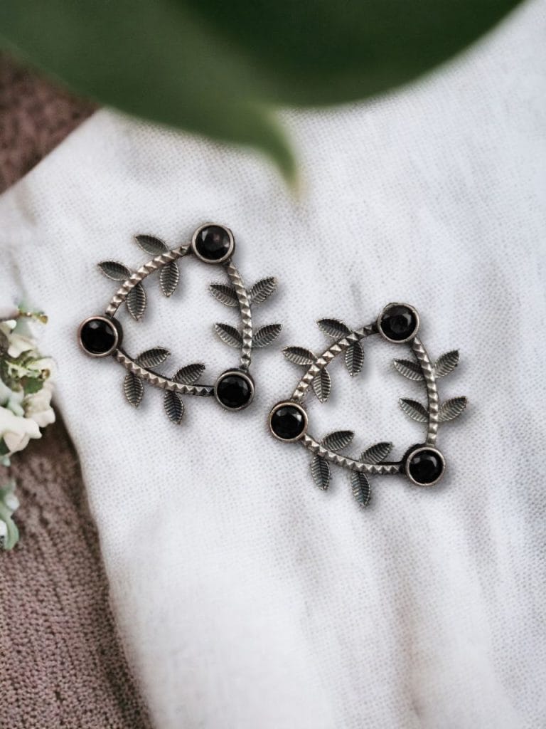 Bulk 558 Leaf-Inspired Brass Earrings : The Best Stone Stud Earrings for Every Occasions - "Black"