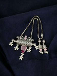 Ethnic Brass Necklace with Monalisa Stone and Bird Motif, Complete with Matching Earrings - color: "Babypink"