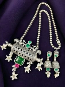 Ethnic Brass Necklace with Monalisa Stone and Bird Motif, Complete with Matching Earrings - color: "Green"