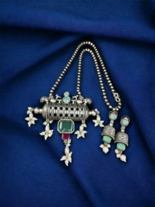 Ethnic Brass Necklace with Monalisa Stone and Bird Motif, Complete with Matching Earrings - color: "Mint"