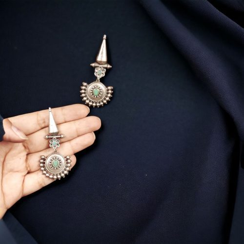 Elegant hanging stone stud earrings featuring a sophisticated design, perfect for every occasion and versatile for any outfit.