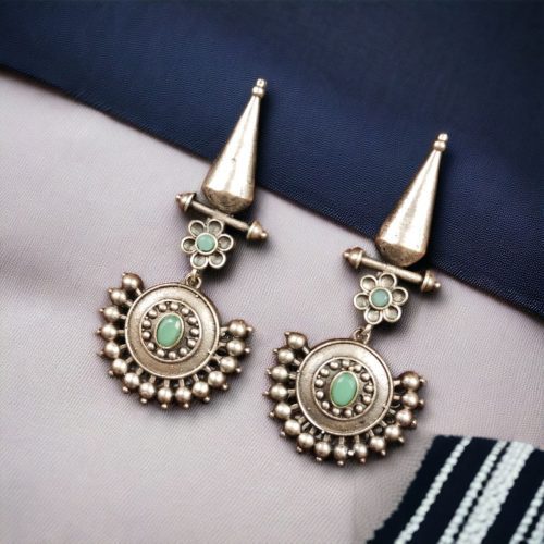 Elegant hanging stone stud earrings featuring a sophisticated design, perfect for every occasion and versatile for any outfit.