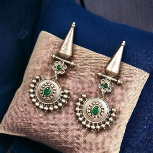 Elegant hanging stone stud earrings featuring a sophisticated design, perfect for every occasion and versatile for any outfit.