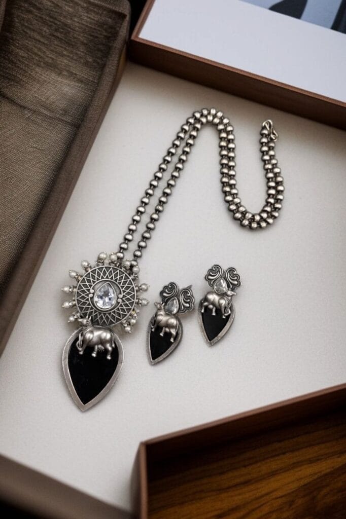 Bulk 816 Traditional Silver Replica Nandi Necklace Set With Amazing Monalisa Stone & Pearl Details - "Black"