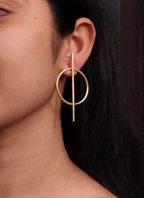 Gold-plated Western style geometric earring, perfect for a modern and elegant look.