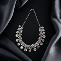Fashionable Flower Choker Necklace – Lightweight Casual Wear Jewelry.