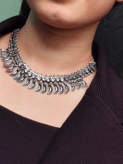 Stylish Bohemian Design Choker Necklace – Lightweight & Comfortable Jewelry.