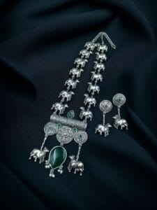 Antique-Style Oxidized Silver Nandi Necklace with Monalisa Stone – Best Traditional Outfits - color: "Green"