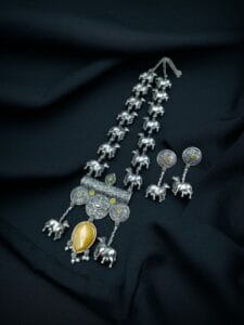 Antique-Style Oxidized Silver Nandi Necklace with Monalisa Stone – Best Traditional Outfits - color: "Yellow"