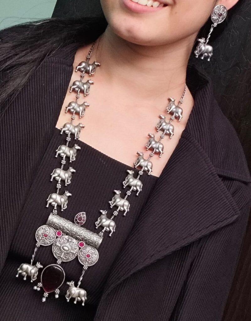 Antique-Style Oxidized Silver Nandi Necklace with Monalisa Stone – Best Traditional Outfits